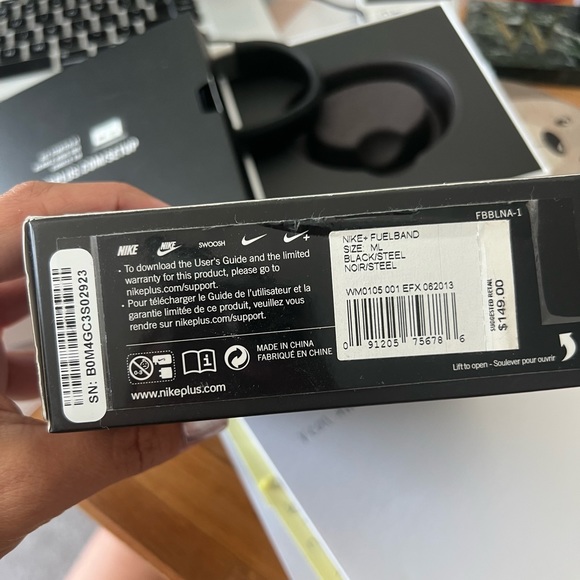 SOLD Nike+ Fuelband Black ML mens womens - Picture 4 of 6